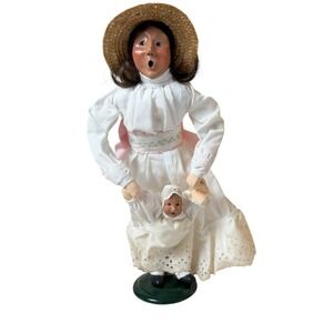 1992 Byers Choice Ltd The Carolers Summertime Mother & Child Dancing In White